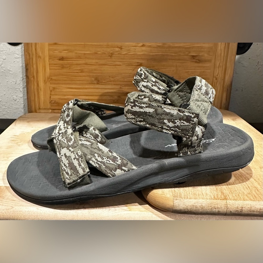 EUC Eddie Bauer Men’s Camo Sport Sandals Size 9 - Picture 3 of 5